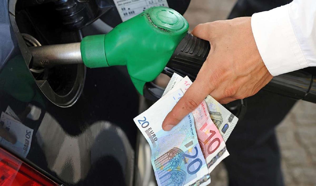 carburanti,-prezzi-ancora-in-salita:-per-il-diesel-superata-quota-2-euro-al-litro