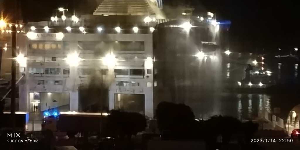 paura-al-porto,-incendio-sul-traghetto-palermo-napoli,-180-persone-a-bordo-–-blogsicilia-–-ultime-notizie-dalla-sicilia