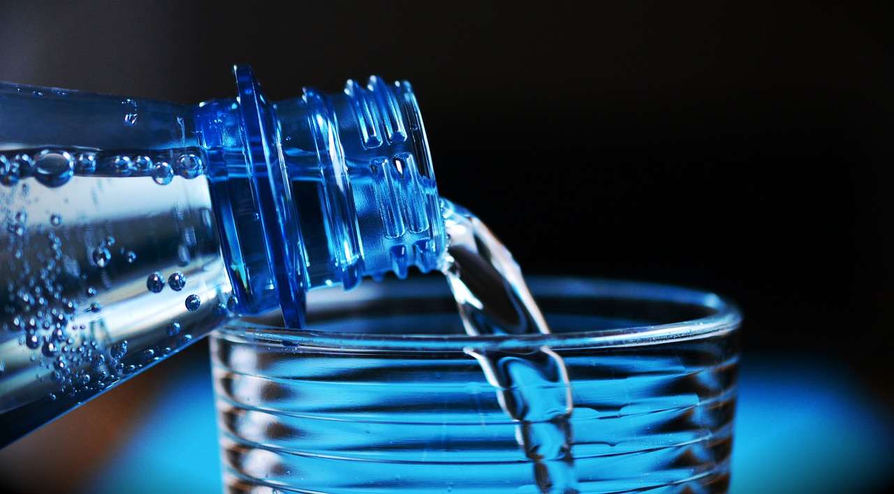 bere-acqua-con-i-pesticidi:-ecco-cosa-succede-al-nostro-corpo