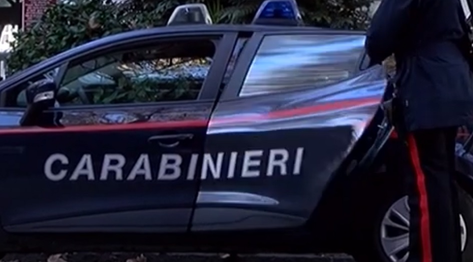 tenta-di-gettare-la-droga-dal-terrazzo-ma-i-carabinieri-lo-scoprono,-arrestato-un-54enne-–-blogsicilia-–-ultime-notizie-dalla-sicilia