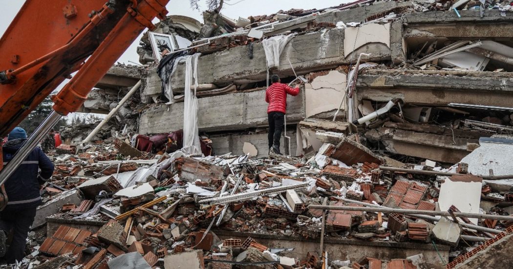 sisma-turchia-siria,-i-vigili-del-fuoco-spagnoli:-“edifici-demoliti-prima-di-recuperare-i-superstiti”-–-il-fatto-quotidiano