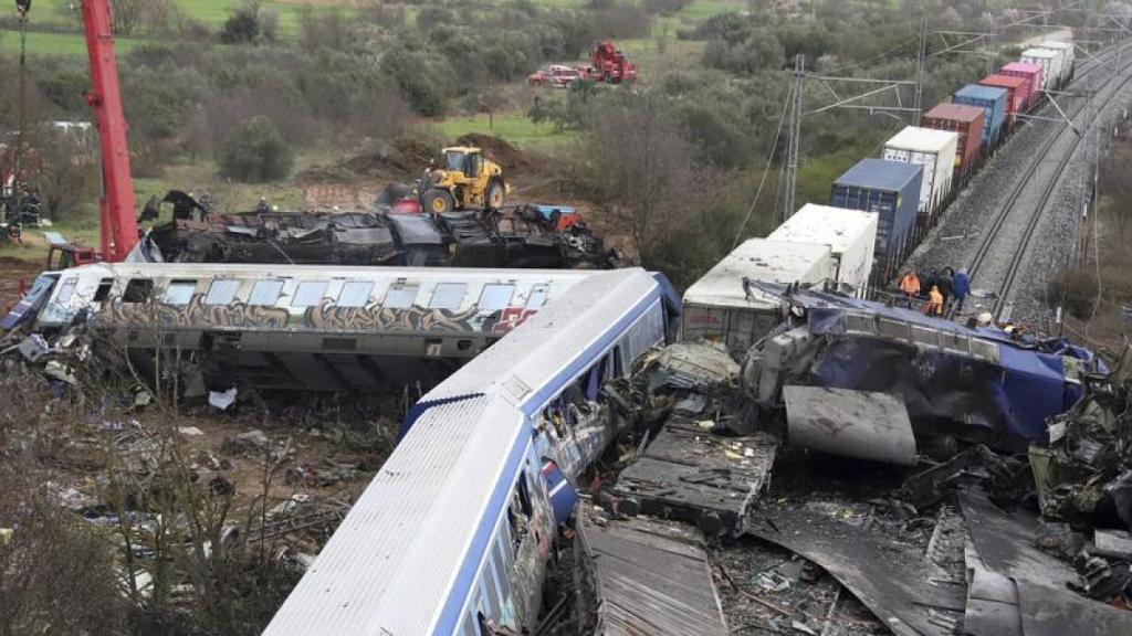 scontro-tra-treni-in-grecia,-36-morti,-il-ministro-dei-trasporti-si-e-dimesso