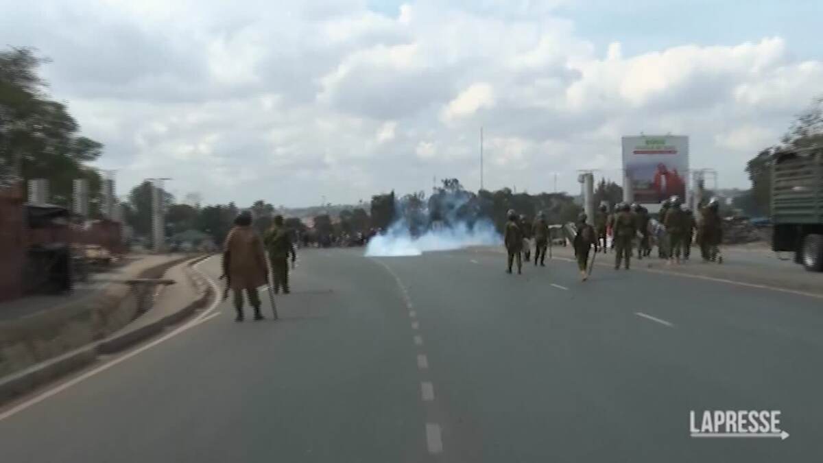 kenya,-protesta-contro-l'inflazione:-lacrimogeni-sui-manifestanti