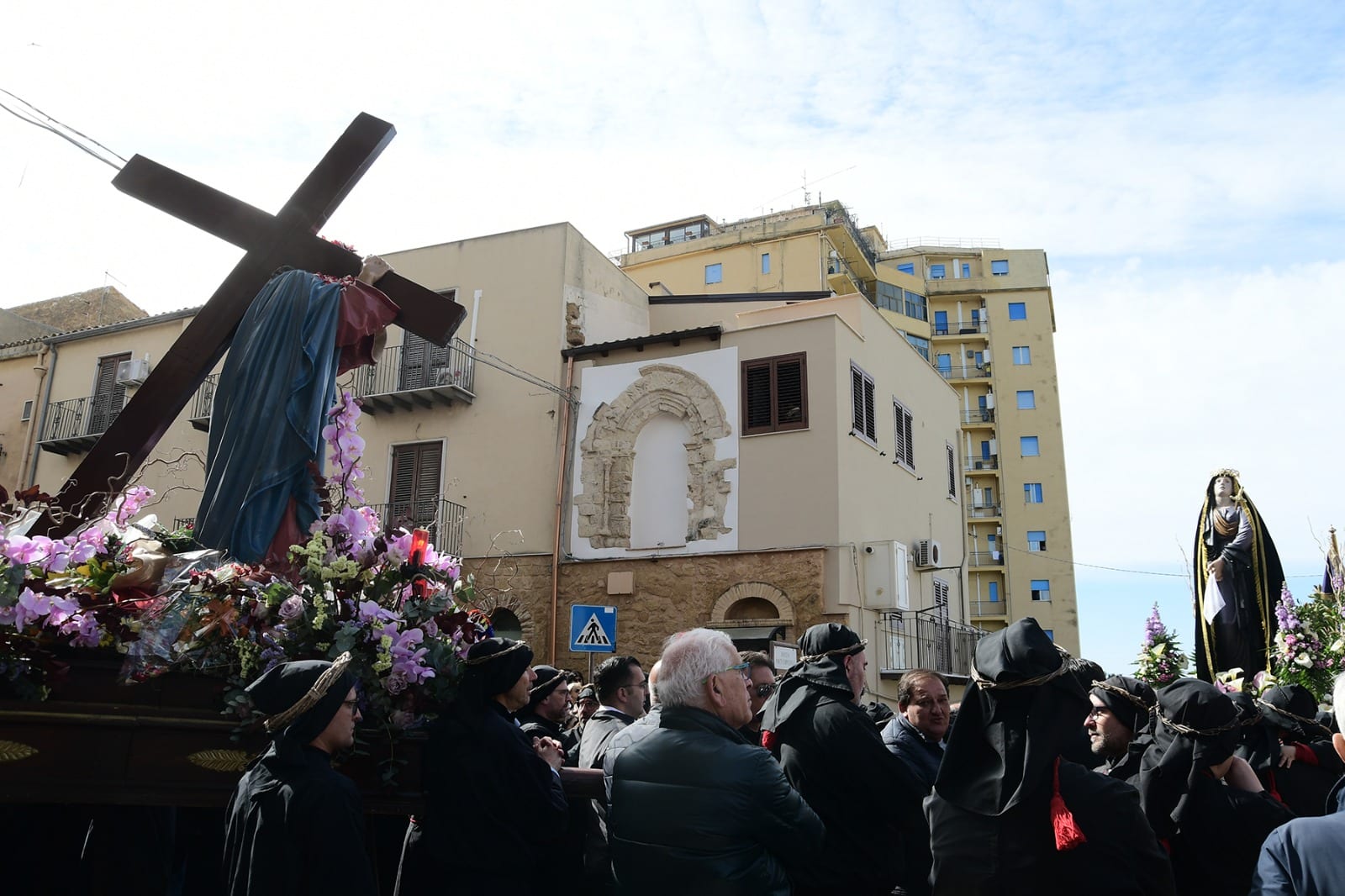 bagno-di-folla-per-i-riti-del-venerdi-santo-in-citta-(video)-–-agrigentooggi